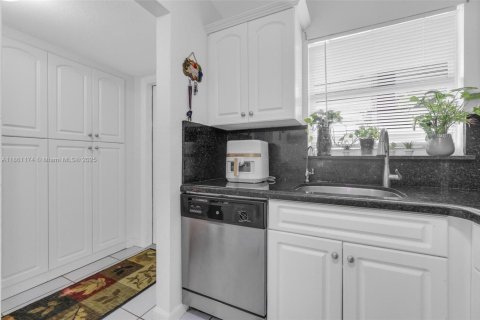 Купить кондоминиум в Санрайз, Флорида 2 спальни, 78.97м2, № 1889334 - фото 14