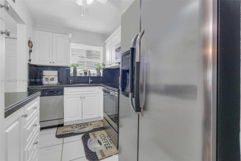 Купить кондоминиум в Санрайз, Флорида 2 спальни, 78.97м2, № 1889334 - фото 7