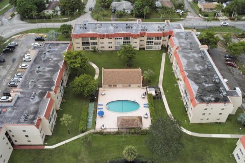 Купить кондоминиум в Санрайз, Флорида 2 спальни, 78.97м2, № 1889334 - фото 4