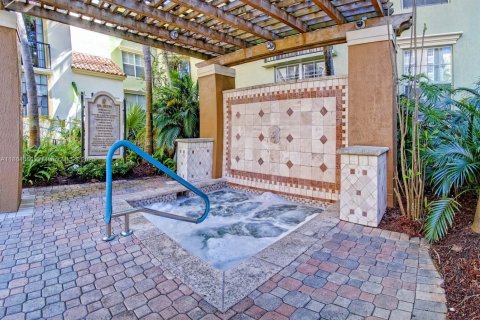 Condo in Hollywood, Florida, 2 bedrooms  № 1892775 - photo 19