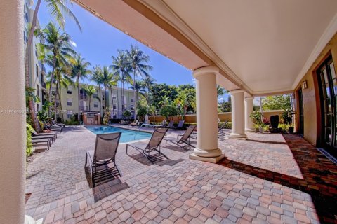 Condo in Hollywood, Florida, 2 bedrooms  № 1892775 - photo 16
