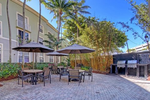 Condo in Hollywood, Florida, 2 bedrooms  № 1892775 - photo 18