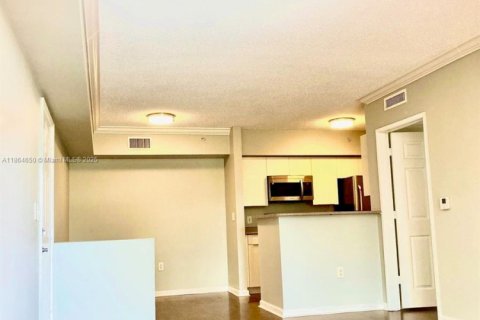 Condo in Hollywood, Florida, 2 bedrooms  № 1892775 - photo 9