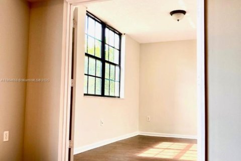Condo in Hollywood, Florida, 2 bedrooms  № 1892775 - photo 4