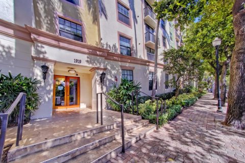 Condo in Hollywood, Florida, 2 bedrooms  № 1892775 - photo 13