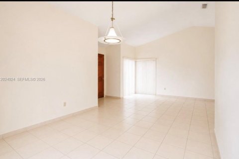 Villa ou maison à louer à Miami, Floride: 3 chambres, 141.68 m2 № 2153647 - photo 8