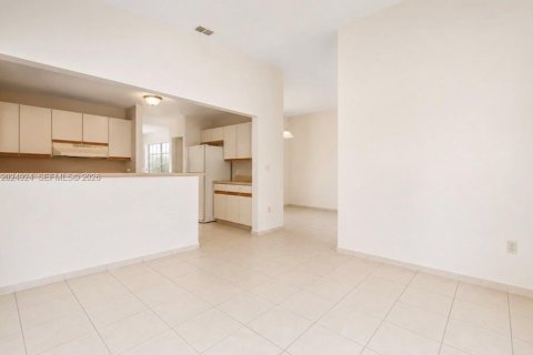 Villa ou maison à louer à Miami, Floride: 3 chambres, 141.68 m2 № 2153647 - photo 7