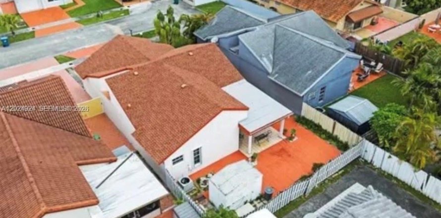 Villa ou maison à Miami, Floride 3 chambres, 141.68 m2 № 2153647