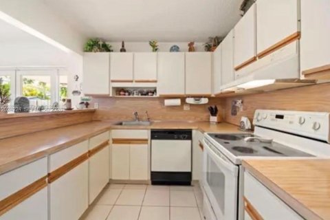 Villa ou maison à louer à Miami, Floride: 3 chambres, 141.68 m2 № 2153647 - photo 6