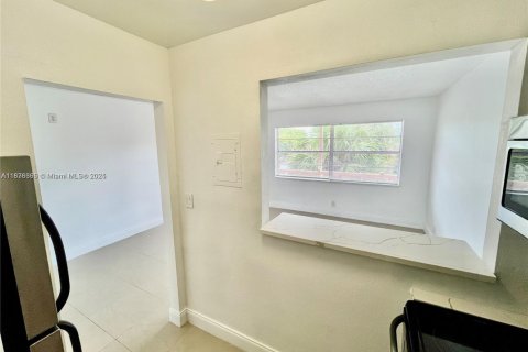 Condo in Pompano Beach, Florida, 1 bedroom  № 1820298 - photo 10