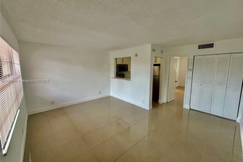 Condo in Pompano Beach, Florida, 1 bedroom  № 1820298 - photo 7