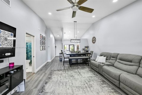 Villa ou maison à vendre à Deerfield Beach, Floride: 2 chambres, 87.51 m2 № 1936017 - photo 2