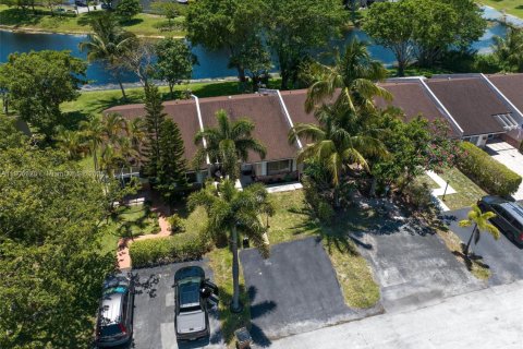 Villa ou maison à vendre à Deerfield Beach, Floride: 2 chambres, 87.51 m2 № 1936017 - photo 15