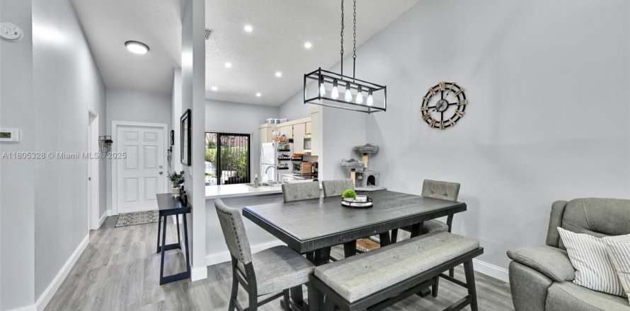 Villa ou maison à Deerfield Beach, Floride 2 chambres, 87.51 m2 № 1936017