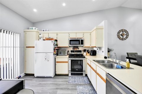 Villa ou maison à vendre à Deerfield Beach, Floride: 2 chambres, 87.51 m2 № 1936017 - photo 7