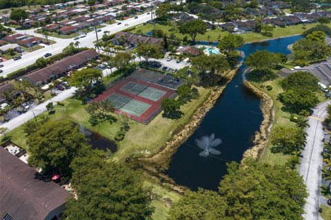 Villa ou maison à vendre à Deerfield Beach, Floride: 2 chambres, 87.51 m2 № 1936017 - photo 18