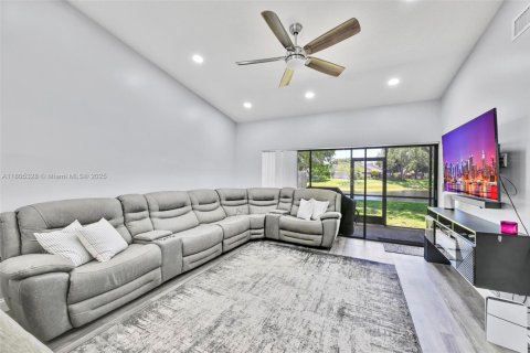 Villa ou maison à vendre à Deerfield Beach, Floride: 2 chambres, 87.51 m2 № 1936017 - photo 3