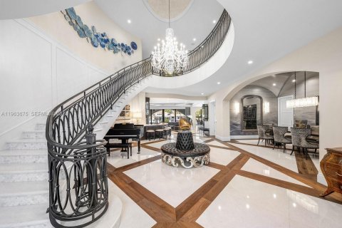 Купить виллу или дом в Форт-Лодердейл, Флорида 5 спален, 740.43м2, № 2028327 - фото 7