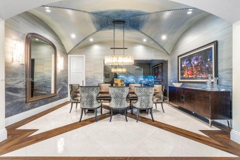 Купить виллу или дом в Форт-Лодердейл, Флорида 5 спален, 740.43м2, № 2028327 - фото 9