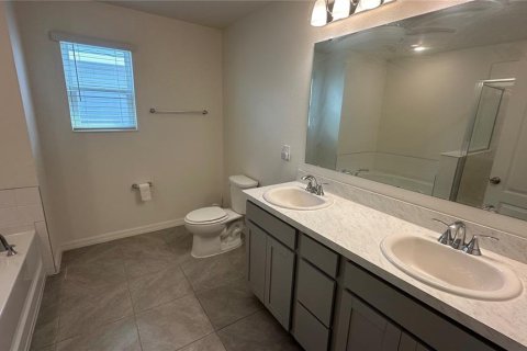 House in Clermont, Florida 5 bedrooms, 241.64 sq.m. № 1810093 - photo 13