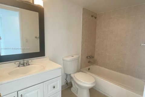 Condominio en venta en North Miami, Florida, 2 dormitorios, 101.82 m2 № 1938850 - foto 13