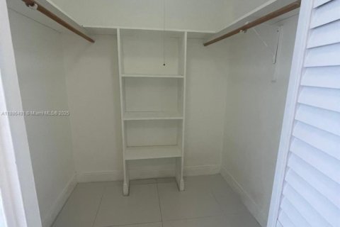 Condominio en venta en North Miami, Florida, 2 dormitorios, 101.82 m2 № 1938850 - foto 9