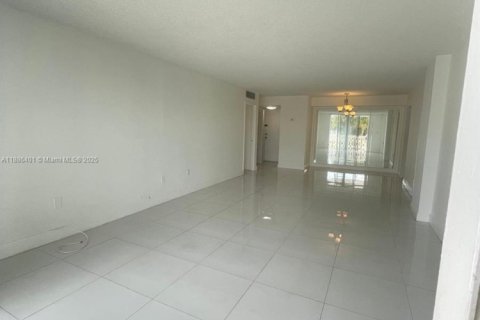 Condominio en venta en North Miami, Florida, 2 dormitorios, 101.82 m2 № 1938850 - foto 6