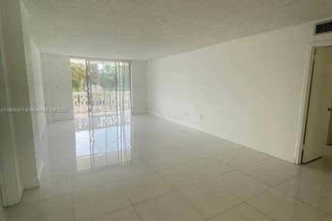 Condominio en venta en North Miami, Florida, 2 dormitorios, 101.82 m2 № 1938850 - foto 14