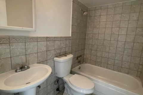 Condominio en venta en North Miami, Florida, 2 dormitorios, 101.82 m2 № 1938850 - foto 12