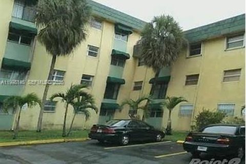 Studio in the Condo in Hialeah, Florida  № 2066931 - photo 4