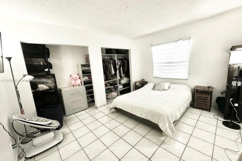 Condo in Hialeah, Florida, 3 bedrooms  № 1872046 - photo 9
