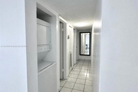 Condo in Hialeah, Florida, 3 bedrooms  № 1872046 - photo 6