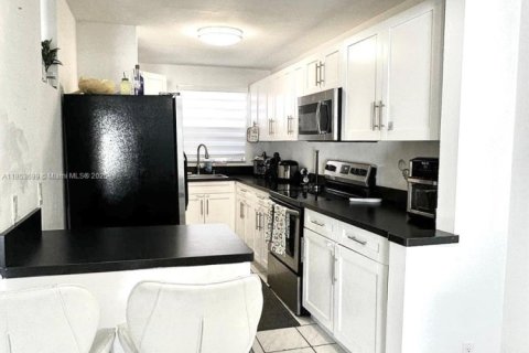 Condo in Hialeah, Florida, 3 bedrooms  № 1872046 - photo 4
