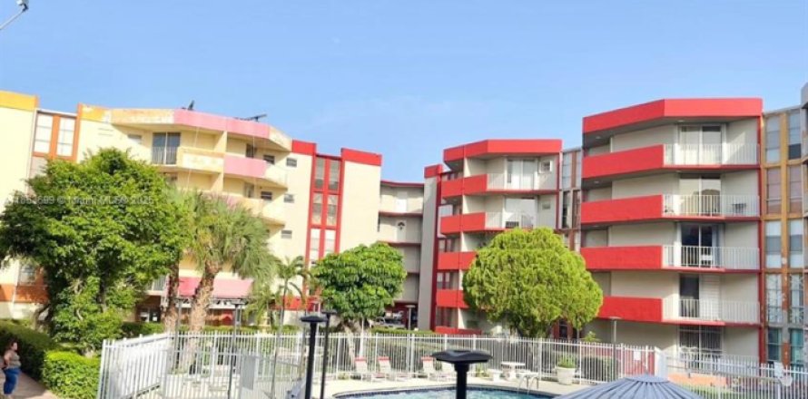 Condo in Hialeah, Florida, 3 bedrooms  № 1872046