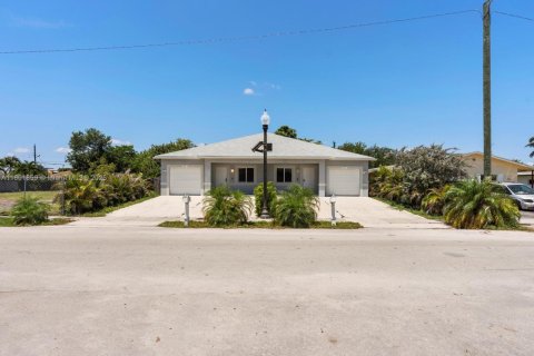 Commercial property in Fort Lauderdale, Florida 232.63 sq.m. № 1697688 - photo 4