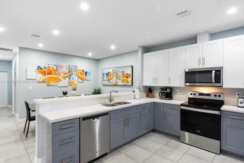 Commercial property in Fort Lauderdale, Florida 232.63 sq.m. № 1697688 - photo 30