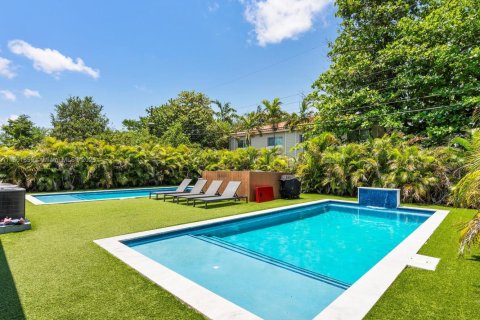 Commercial property in Fort Lauderdale, Florida 232.63 sq.m. № 1697688 - photo 14