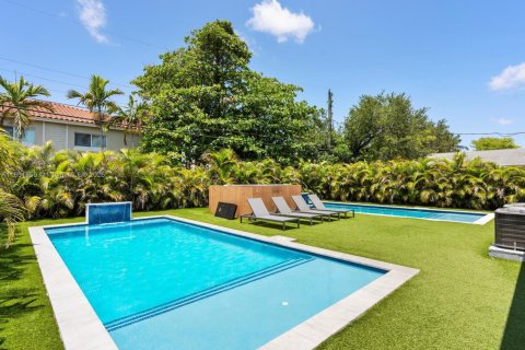 Commercial property in Fort Lauderdale, Florida 232.63 sq.m. № 1697688 - photo 13