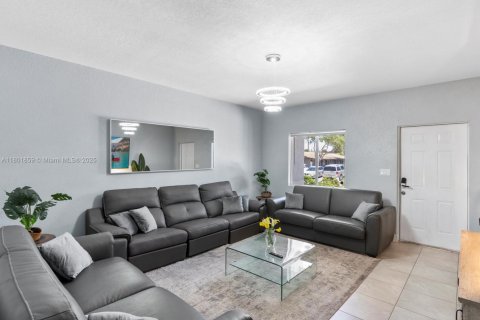 Commercial property in Fort Lauderdale, Florida 232.63 sq.m. № 1697688 - photo 28