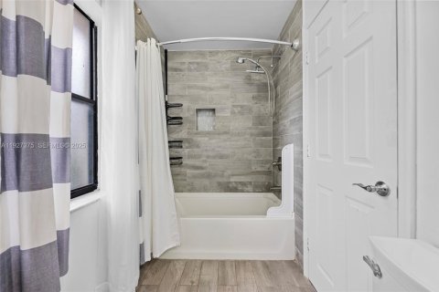 Villa ou maison à vendre à Coral Springs, Floride: 4 chambres, 210.14 m2 № 1993476 - photo 29