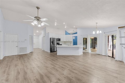 Villa ou maison à vendre à Coral Springs, Floride: 4 chambres, 210.14 m2 № 1993476 - photo 13