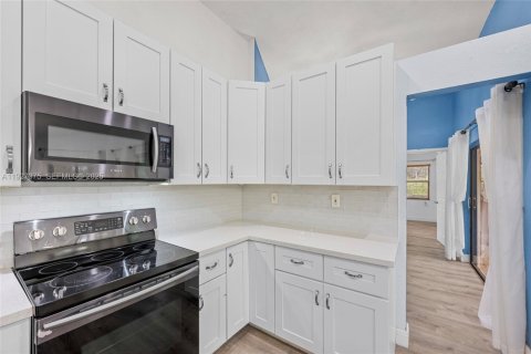 Villa ou maison à vendre à Coral Springs, Floride: 4 chambres, 210.14 m2 № 1993476 - photo 16