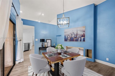 Villa ou maison à vendre à Coral Springs, Floride: 4 chambres, 210.14 m2 № 1993476 - photo 18