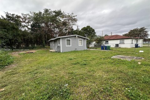 House in Palmetto Bay, Florida 3 bedrooms, 111.48 sq.m. № 2032979 - photo 6