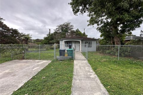 House in Palmetto Bay, Florida 3 bedrooms, 111.48 sq.m. № 2032979 - photo 3