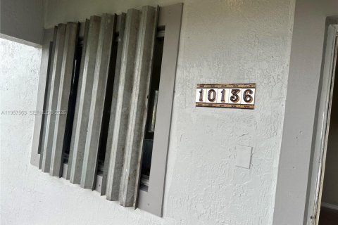 House in Palmetto Bay, Florida 3 bedrooms, 111.48 sq.m. № 2032979 - photo 4