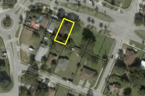 House in Palmetto Bay, Florida 3 bedrooms, 111.48 sq.m. № 2032979 - photo 8