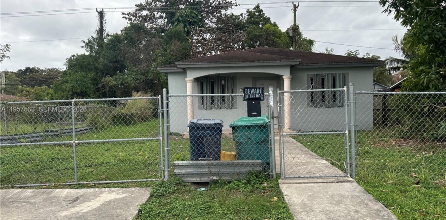 House in Palmetto Bay, Florida 3 bedrooms, 111.48 sq.m. № 2032979