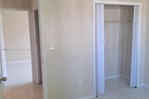 House in Palmetto Bay, Florida 3 bedrooms, 111.48 sq.m. № 2032979 - photo 14