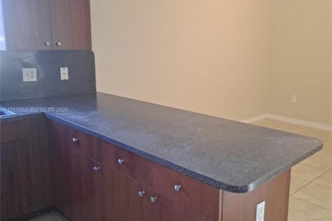 House in Palmetto Bay, Florida 3 bedrooms, 111.48 sq.m. № 2032979 - photo 10